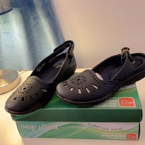Easy Street+new+blue+size 8.5 comfort wave